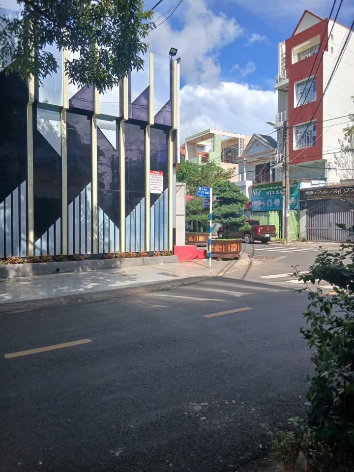 Nhà mặt tiền Y Út Niê BMT 120m² 15 tỷ - Ô tô vào nhà