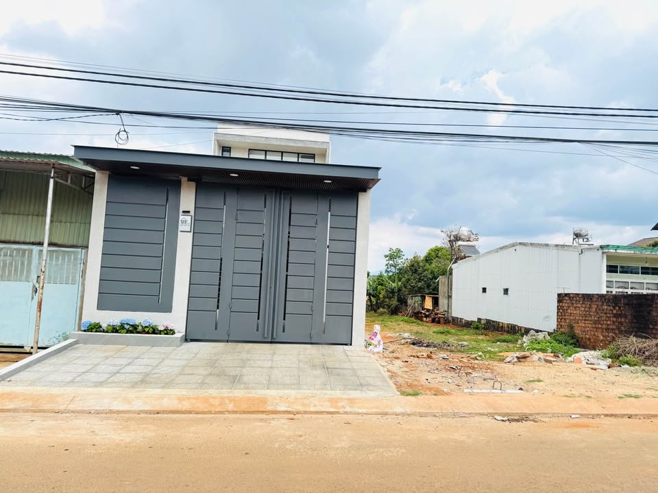 Nhà phố mặt tiền Đặng Trần Côn, Pleiku 480m² - Mặt tiền kinh doanh!