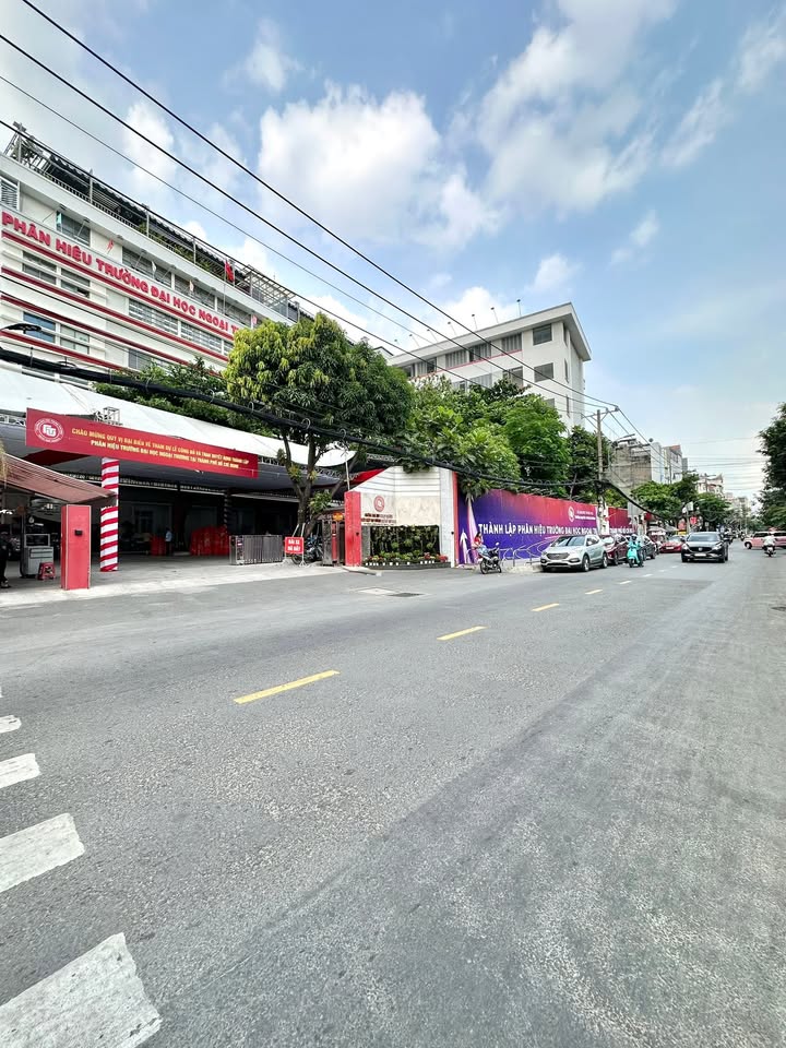 Nhà riêng D5 Bình Thạnh 120m² - Ô tô vào tận nhà, xây 7 tầng!