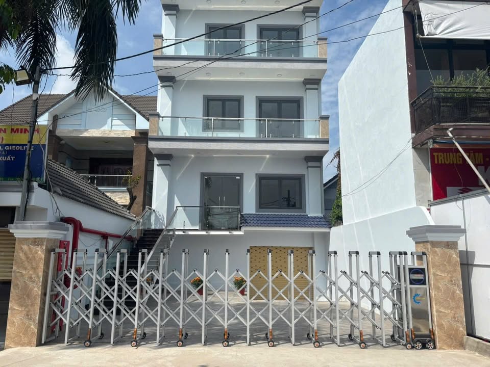 Nhà Phố Mặt tiền DT 746 Bến Cát - Mặt tiền kinh doanh sầm uất!