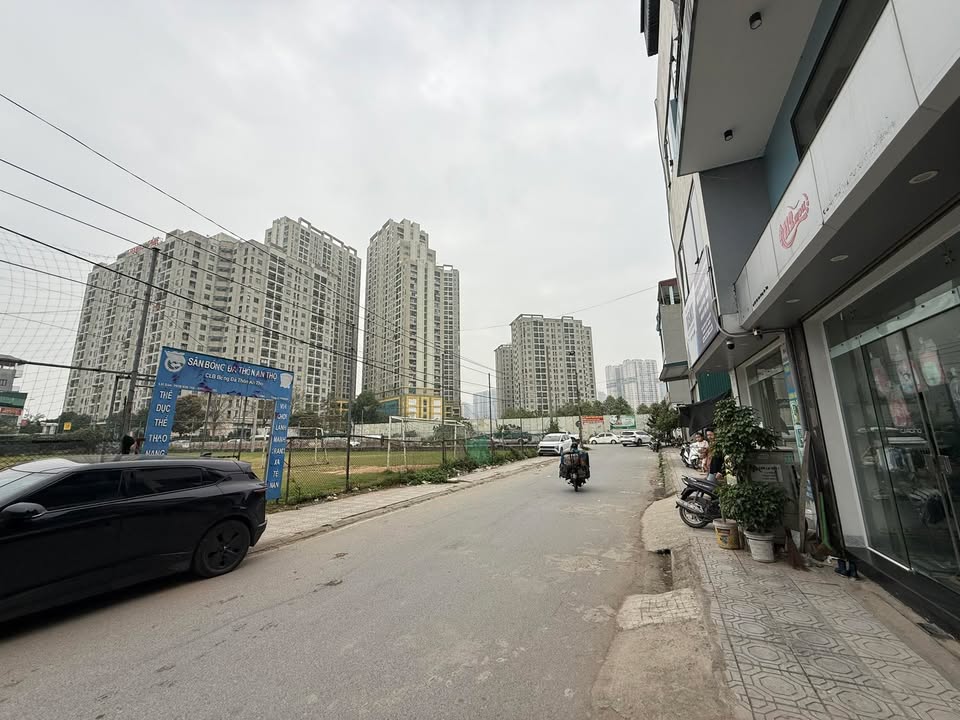 Đất nền Cầu Giấy 50m² - 11 tỷ, đường to ô tô, cạnh chợ!