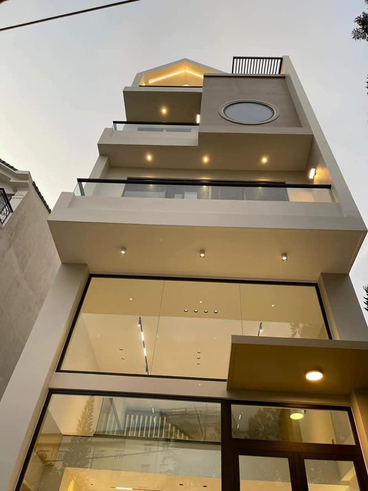 Nhà P9 Đà Lạt 94m² 16.2 Tỷ - Full nội thất, thang máy, view đẹp!