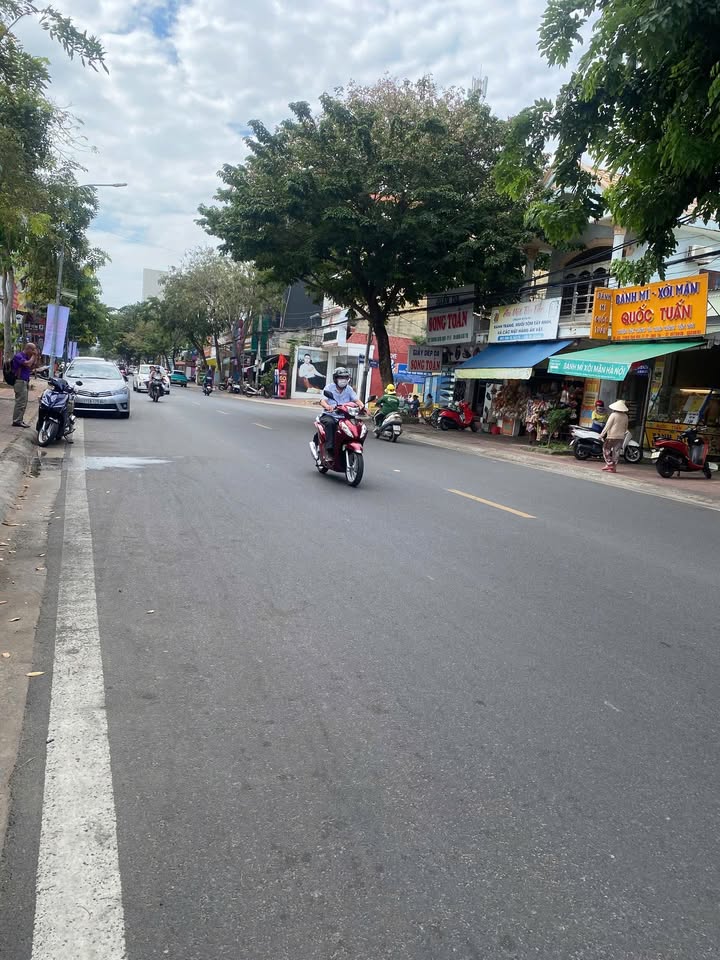 Nhà Mặt Tiền Ngô Đức Kế Quận 1 - 135m² - Kinh Doanh Đỉnh Cao