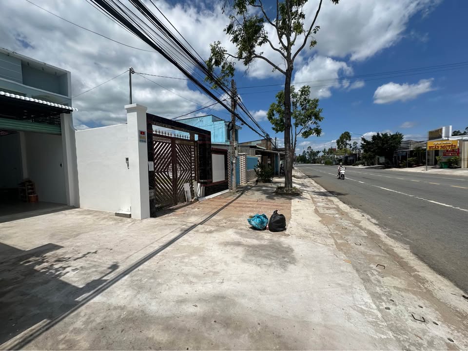 Nhà Mặt Tiền Võ Văn Kiệt, Sóc Trăng - 192m² Giá 2.95 Tỷ, Kinh Doanh Thoải Mái