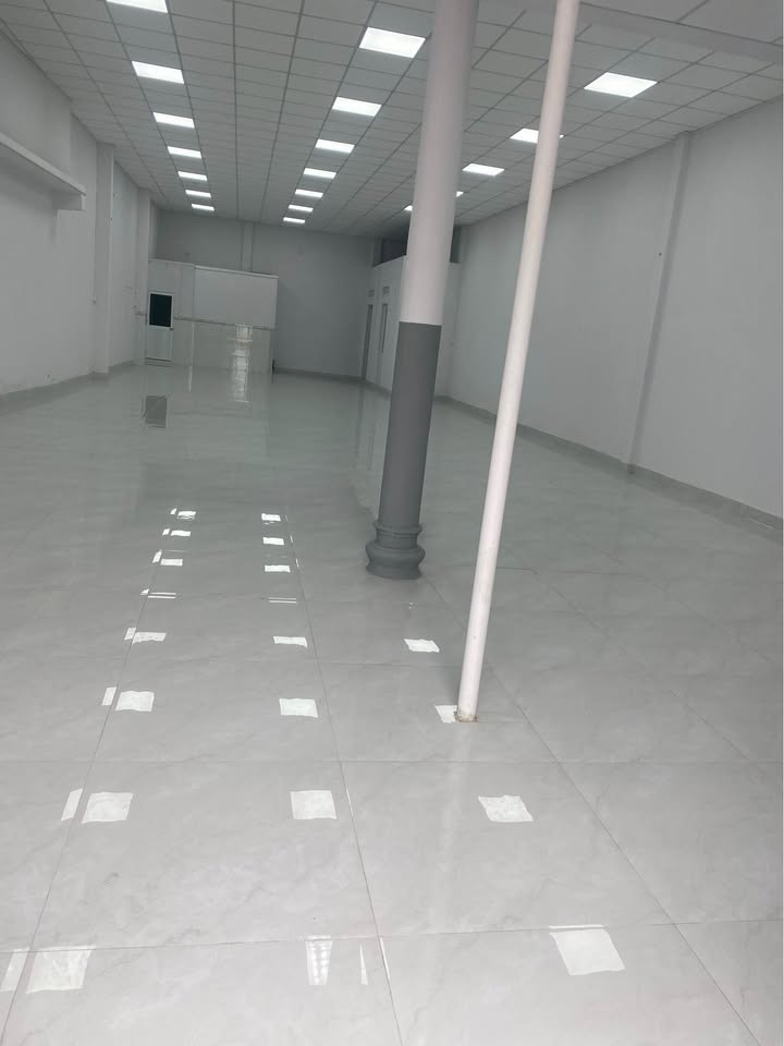 Nhà Nguyên Căn Mặt Tiền Trần Cao Vân, Quy Nhơn - 6PN, 3 Tầng, Giá 20 Triệu