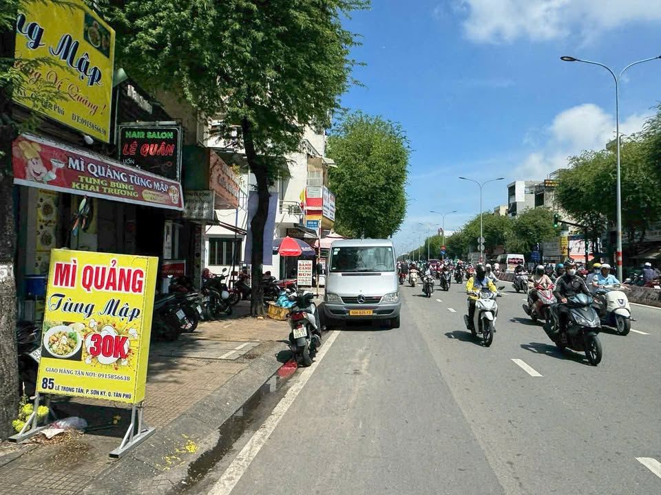 Nhà Mặt Tiền Kênh Nước Đen, Bình Tân - KD Sầm Uất 72m², 9.9 Tỷ