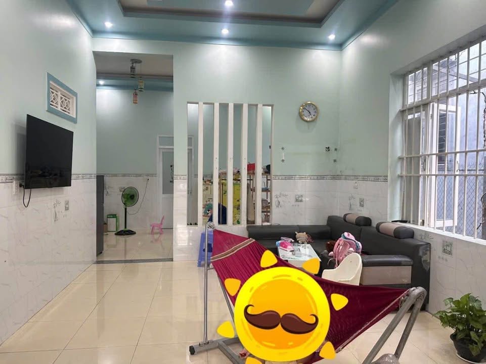 Nhà riêng Tiến Thành Đồng Xoài 430m² giá 2 tỷ - Sổ hồng sẵn, ô tô vào tận nơi!