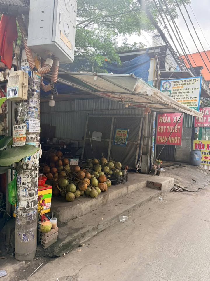 Nhà Phố Mặt Tiền Huỳnh Văn Bánh 90m² - 2.3 Tỷ - Kinh Doanh Ngay!