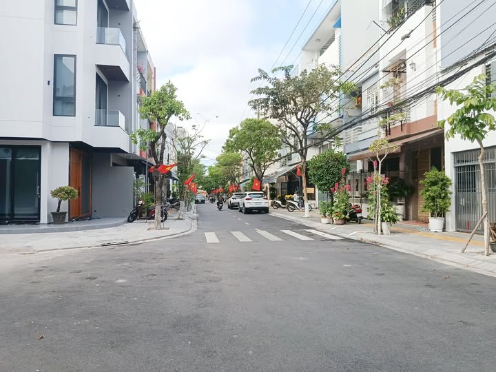 Nhà Phố Hải Châu Đà Nẵng 94m² - Mặt Tiền Kinh Doanh Sầm Uất!