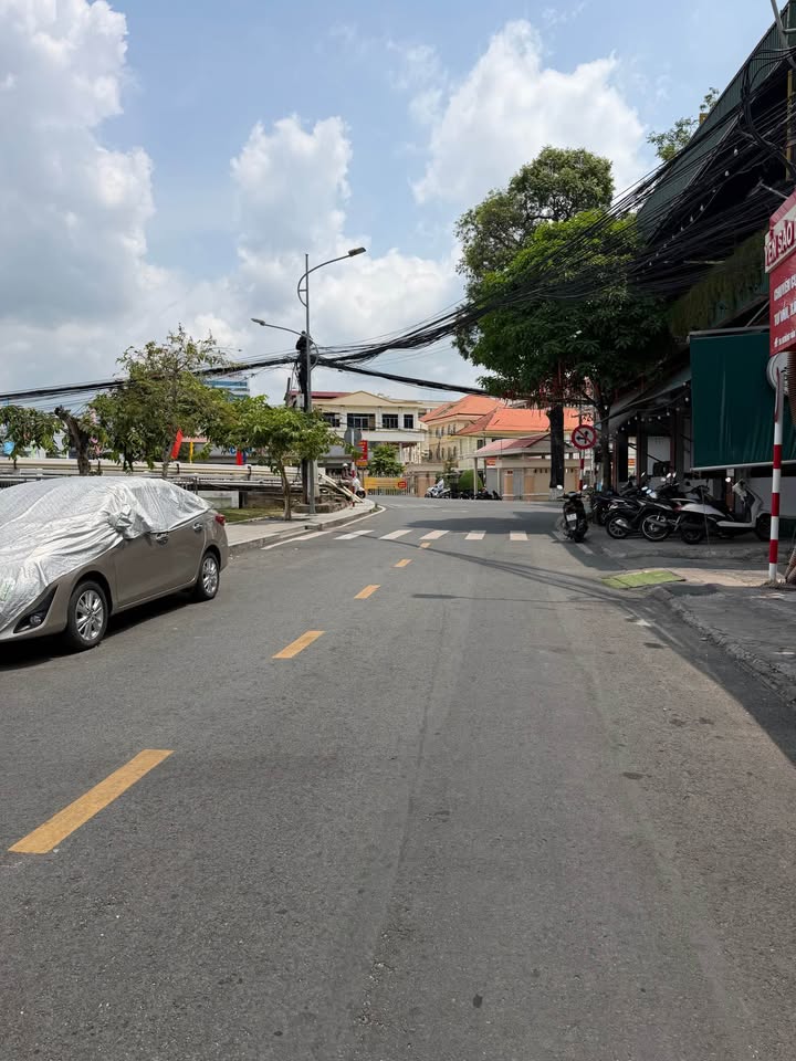 Nhà Lầu Hẻm Hoàng Văn Thụ 41m² giá 1.68 tỷ - Sẵn sàng ở ngay!