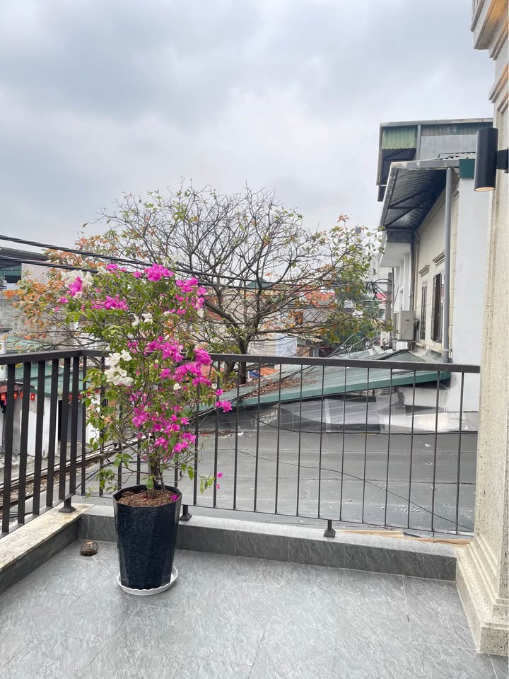 Nhà riêng Long Biên 90m² - Vị trí đỉnh cao, ô tô vào tận nhà!