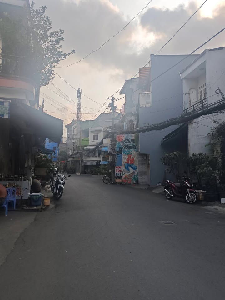 Nhà Phố Đội Cung Quận 11 42m² 16 triệu - Mặt tiền kinh doanh đắc địa!