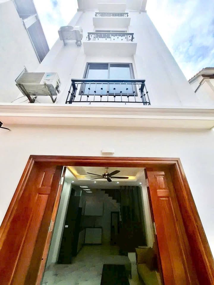 Nhà Lô Góc ĐH Công Nghiệp, Cầu Giấy - 136m², 4 Tầng, Full Nội Thất, 5 Tỷ