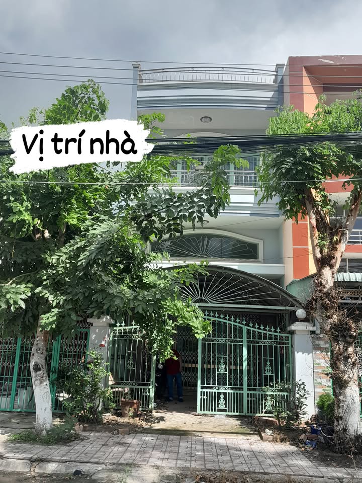 Nhà 2 Tầng + Lửng + Sân Thượng Hướng Đông, Châu Đốc - 100m² Giá 2.75 Tỷ