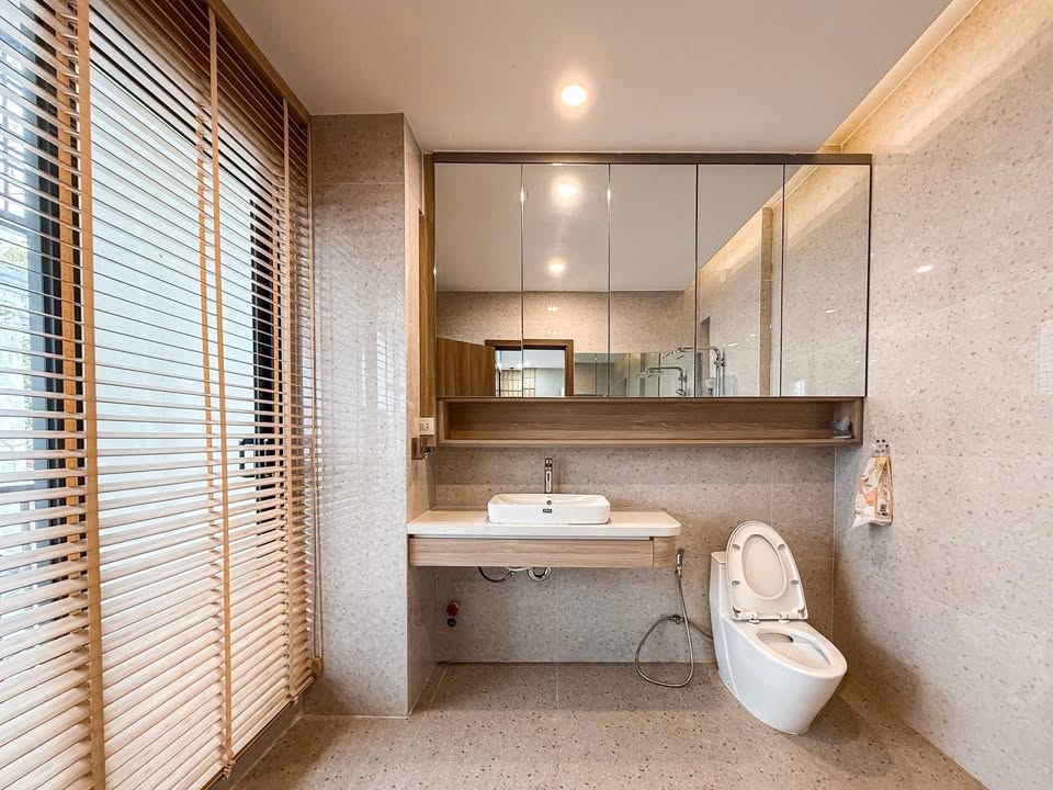 Nhà Quận 10 57m² gần Vòng xoay Dân Chủ - Thiết kế hiện đại!