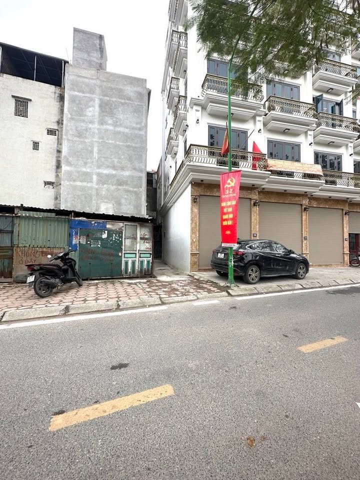 Nhà riêng Sông Sét 36m² giá 13.5 tỷ - Ô tô vào tận nhà!