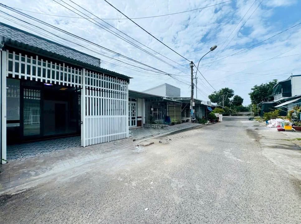 Nhà phố Nguyễn Thị Vị, Long Xuyên 94m² - Vị trí đắc địa!