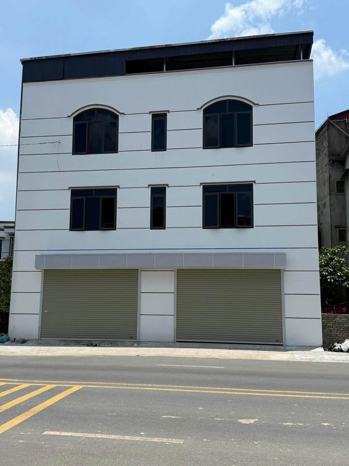 Cho thuê nhà 3 tầng mặt tiền 13m đường Chùa Hang, TP. Thái Nguyên - Kinh doanh/Văn phòng