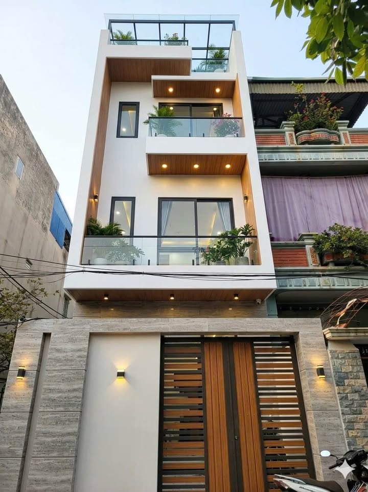 Nhà 4 Tầng Đẹp 55.8m² Mặt Tiền 4.1m Giải Phóng, Nam Định - Giá 3.85 Tỷ