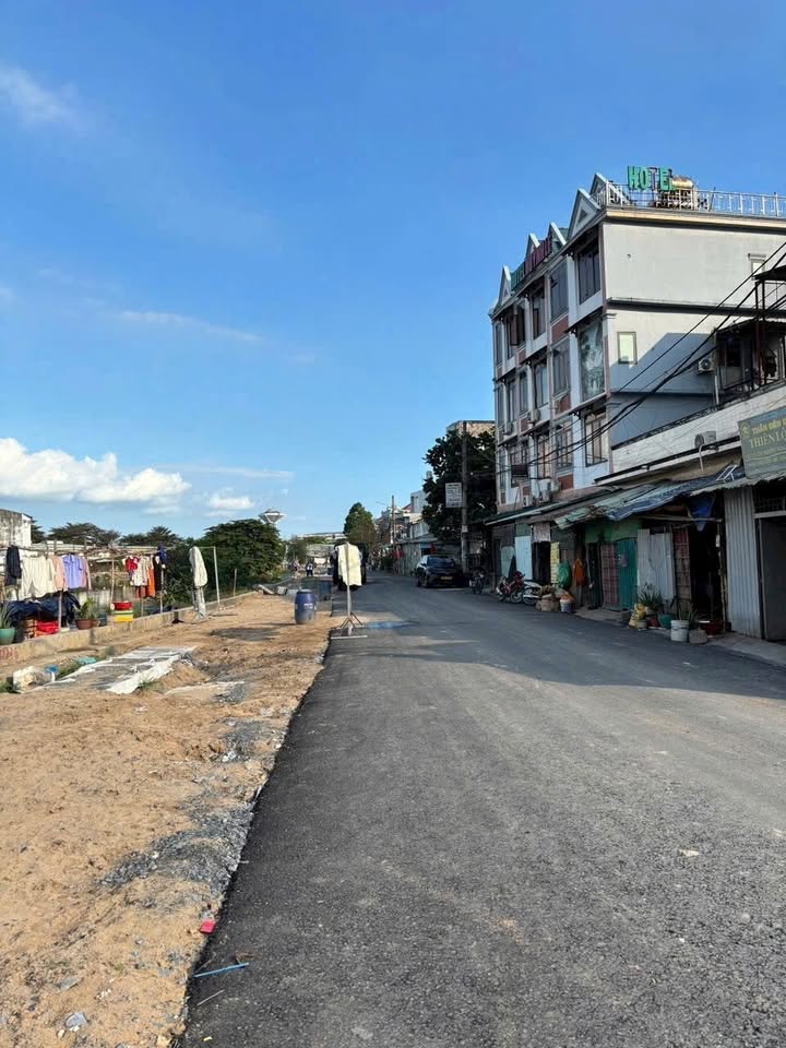 Nhà cấp 4 Khu Tái Định Cư Tân Tạo 100m² 5,65 tỷ - Sổ hồng sẵn!