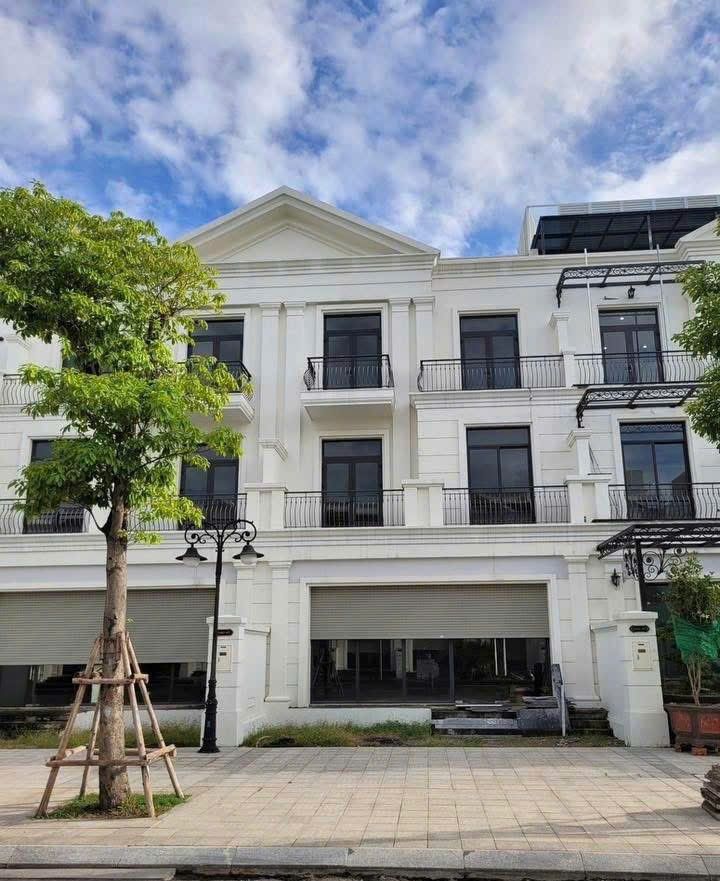 Nhà Mặt Tiền Đường 30m, Hoài Đức 100m² - Giá 23 Tỷ, Sẵn Sổ Hồng