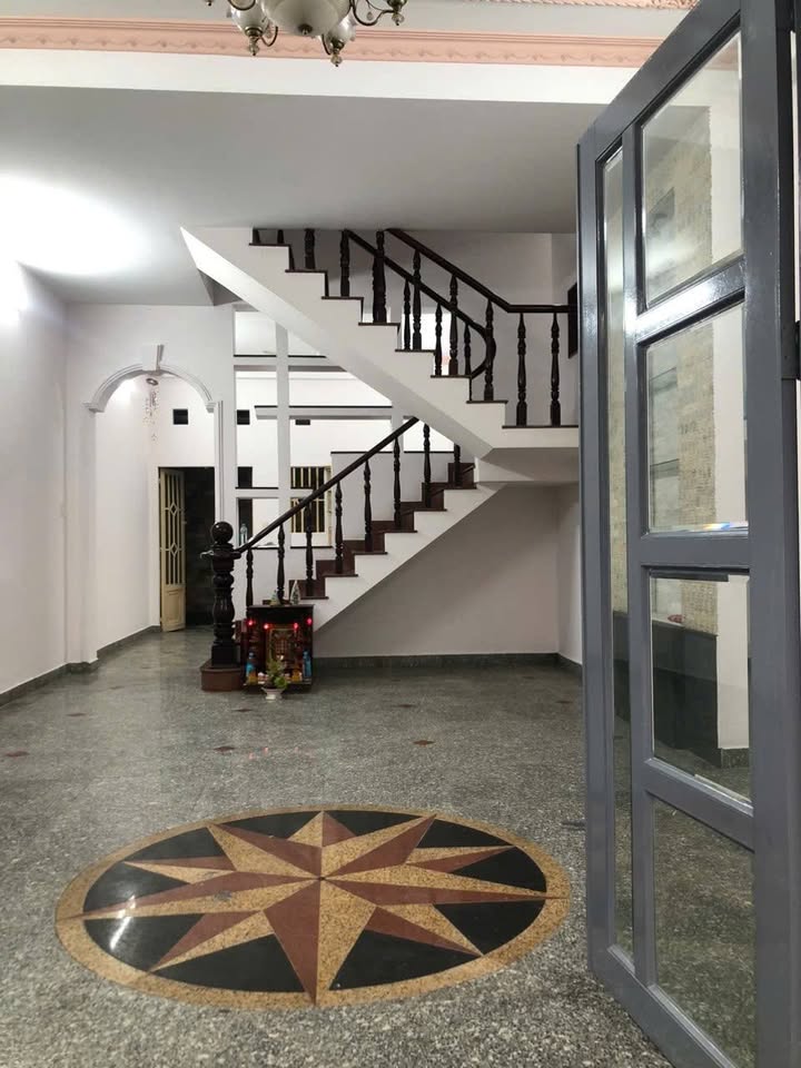 Nhà Huỳnh Văn Nghệ Tân Bình 100m² giá 14 triệu - Ô tô vào tận nhà!