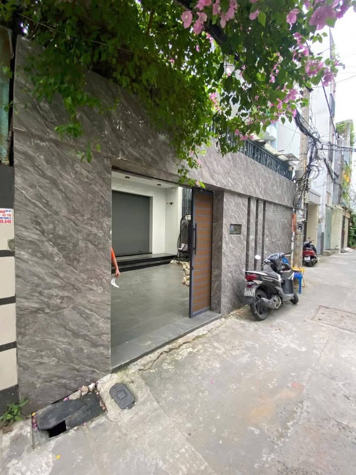 Nhà Sân Vườn 120m² Phú Nhuận - Giá 26 Triệu/Tháng - Lý Tưởng Kinh Doanh & Gia Đình