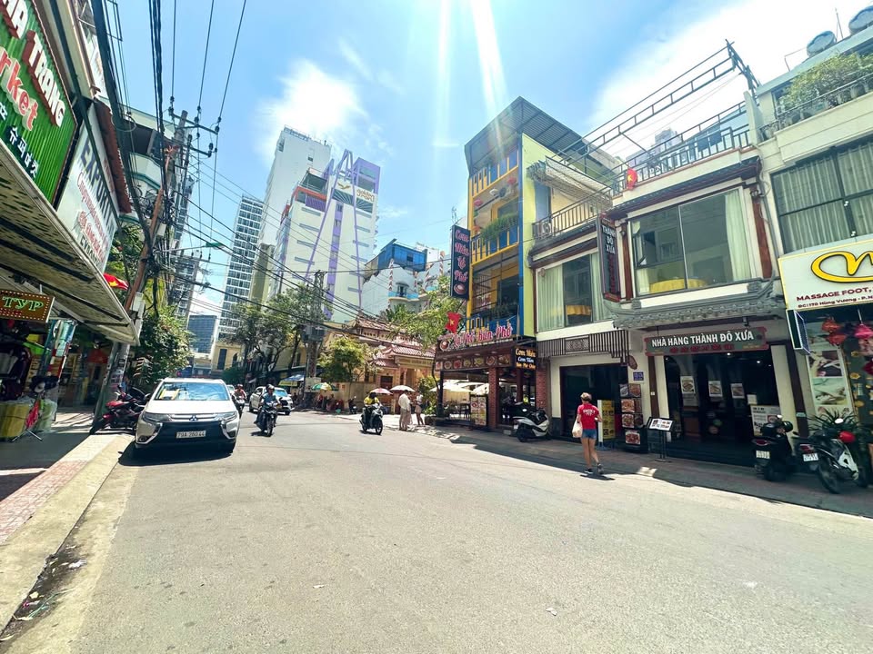 Nhà Mặt Tiền Hùng Vương Nha Trang - Kinh Doanh Đỉnh Cao 75m², Dòng Tiền 90-100tr/tháng