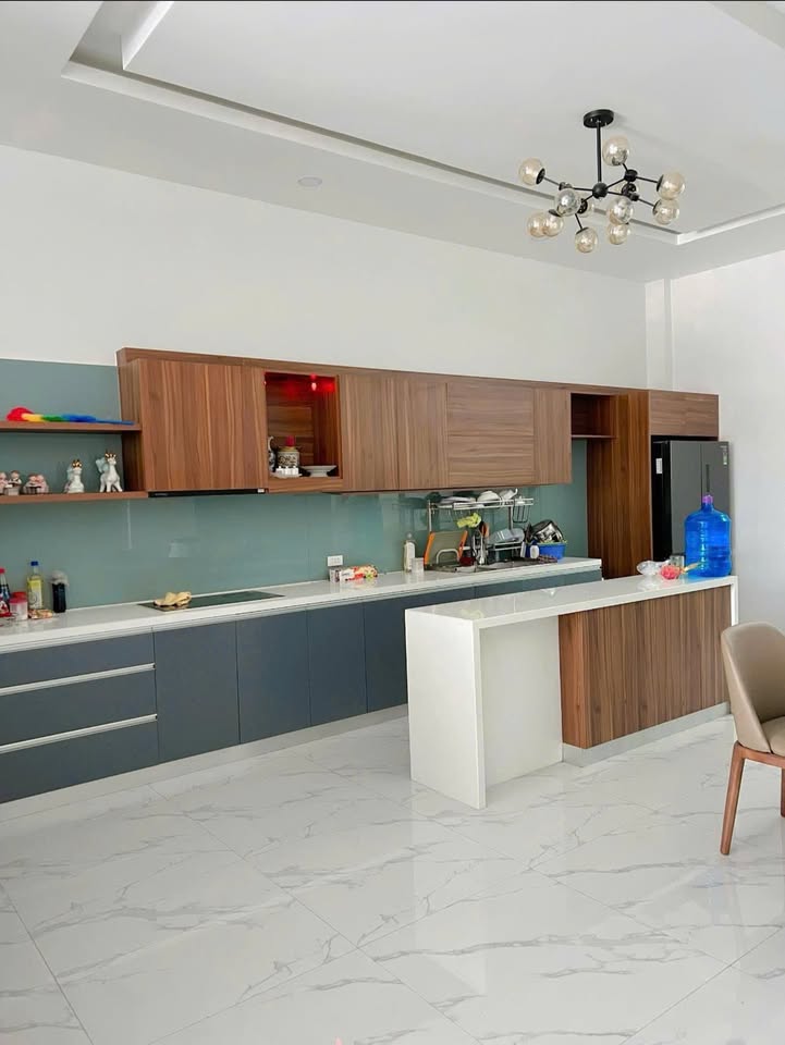 Nhà Phố Tố Hữu Cam Ranh 162m² - Mặt Tiền Đắc Địa, Dòng Tiền Tốt!