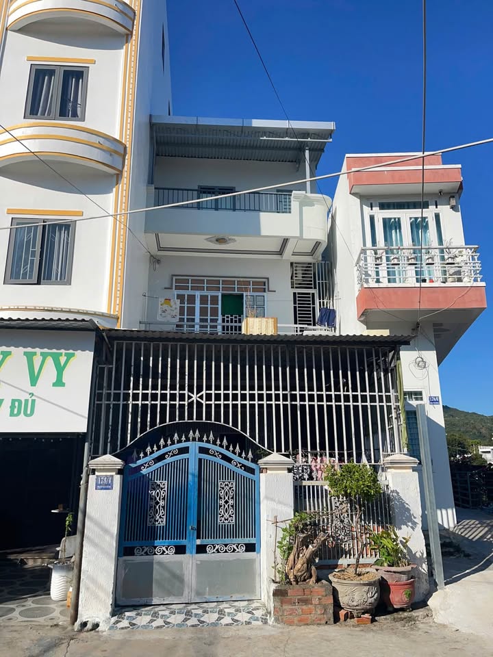 Nhà riêng Hẻm Phạm Văn Đồng Nha Trang 138m² - Ô tô vào tận nhà!