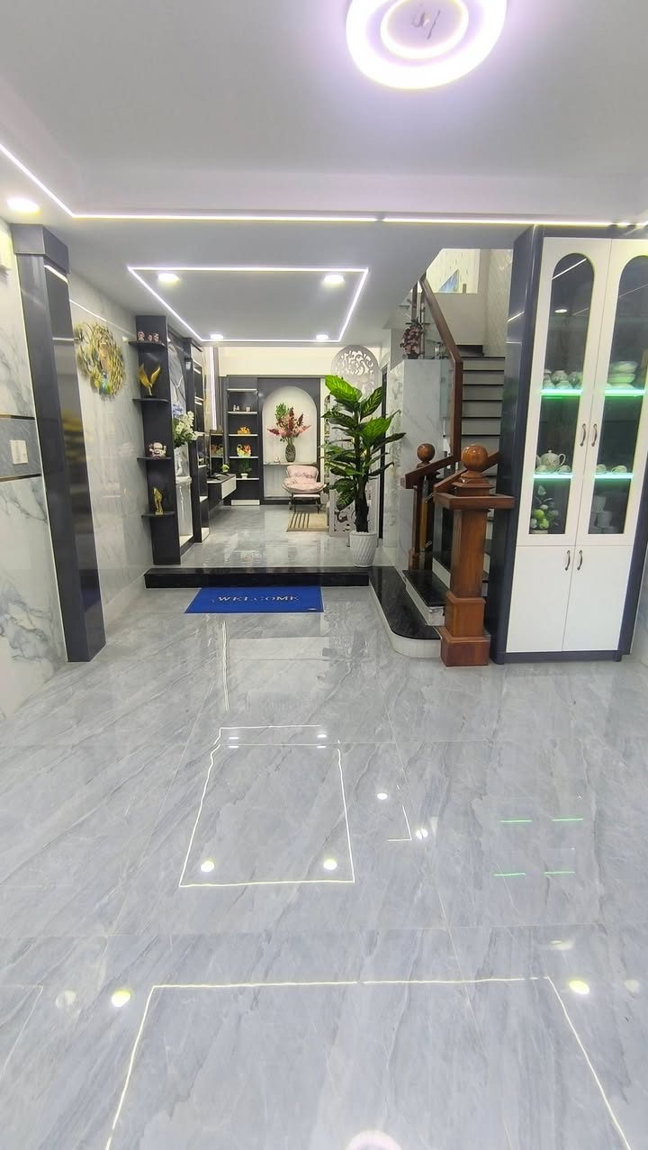 Nhà 5 Tầng Hiện Đại Nguyễn Tư Giản, Gò Vấp - 204m² Sổ Hồng Riêng