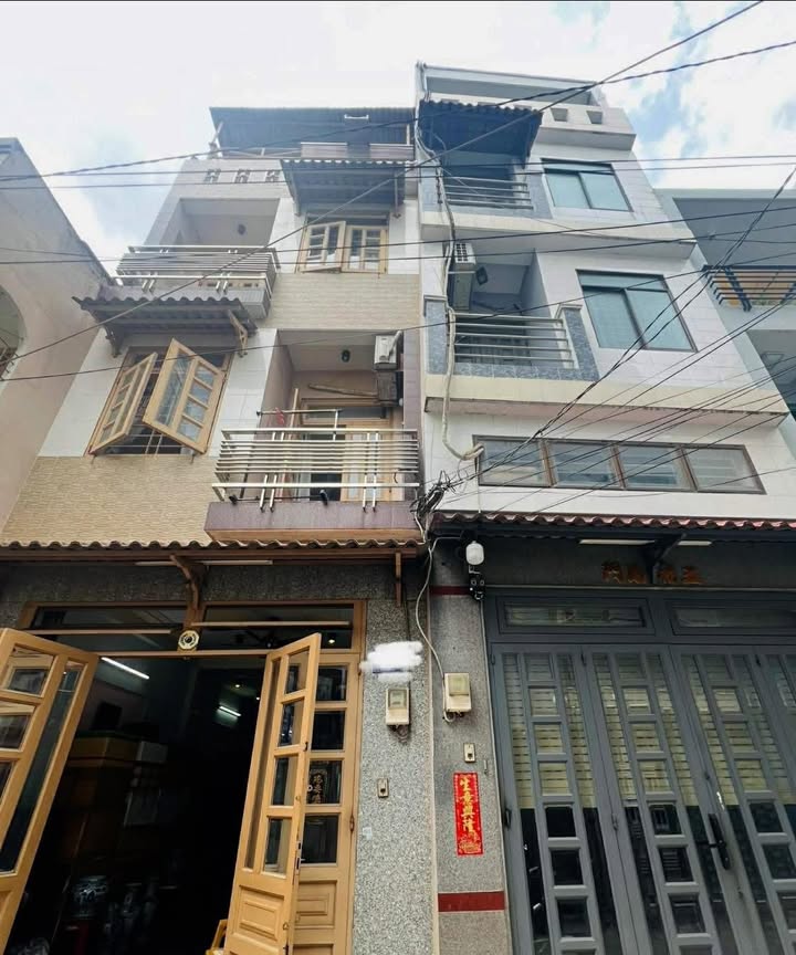 Nhà 50m² 4 Tầng Lê Đại Hành, Quận 10 - 9 Tỷ, Xe Hơi Ngủ Trong Nhà