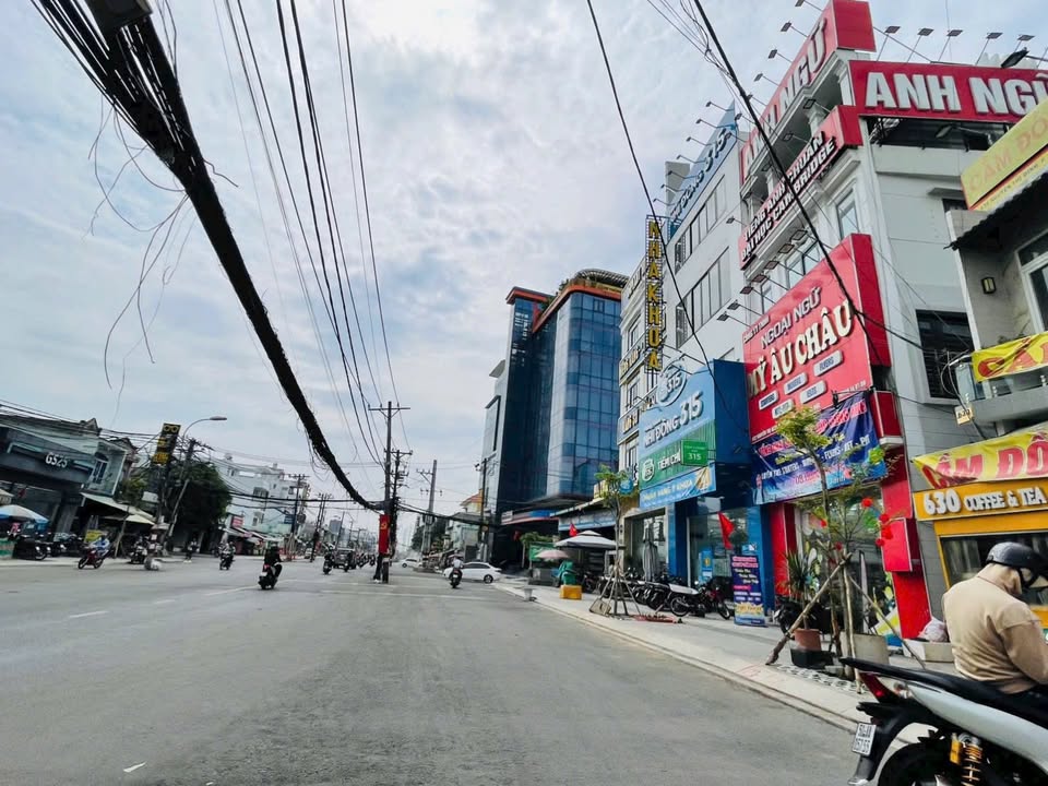 Nhà Phố Mặt Tiền Nguyễn Thị Định Q2 - 95m² - Kinh Doanh Đỉnh Cao