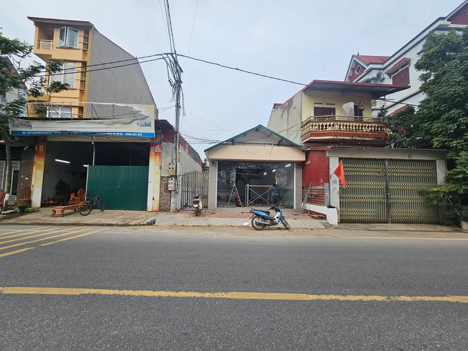 Nhà Mặt Tiền Tỉnh Lộ 303 Yên Lạc (120m²) - Sẵn Sàng Kinh Doanh/Văn Phòng