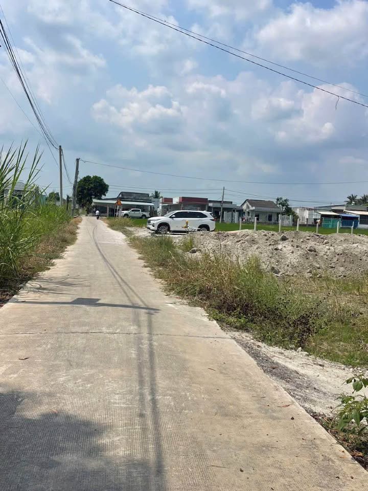 Đất nền Bến Lức 100m² giá 550 triệu - Sổ đỏ chính chủ!