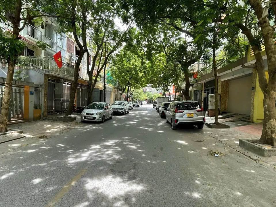 Nhà Mặt Phố Văn Quán Hà Đông 80m² - Kinh Doanh Đắc Lợi, Sổ Đỏ Vuông Đẹp