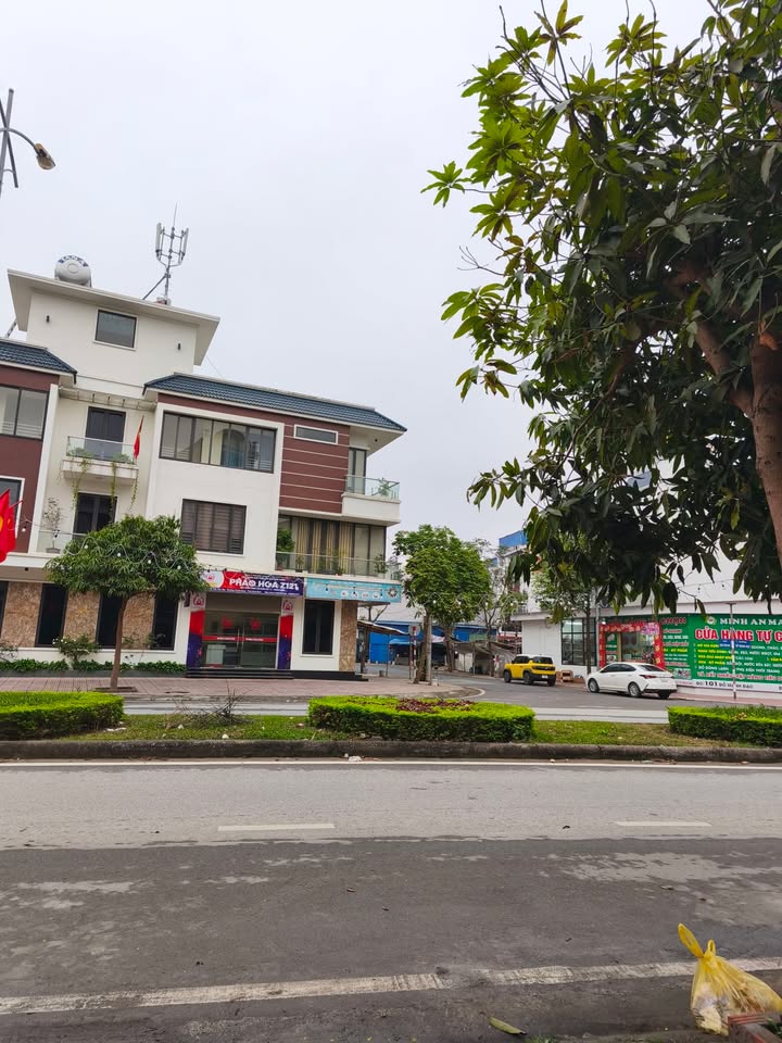 Nhà Mặt Tiền Đỗ Mạnh Đạo, Nam Định - 270m², 3 Tầng, Giá 20 Triệu/Tháng