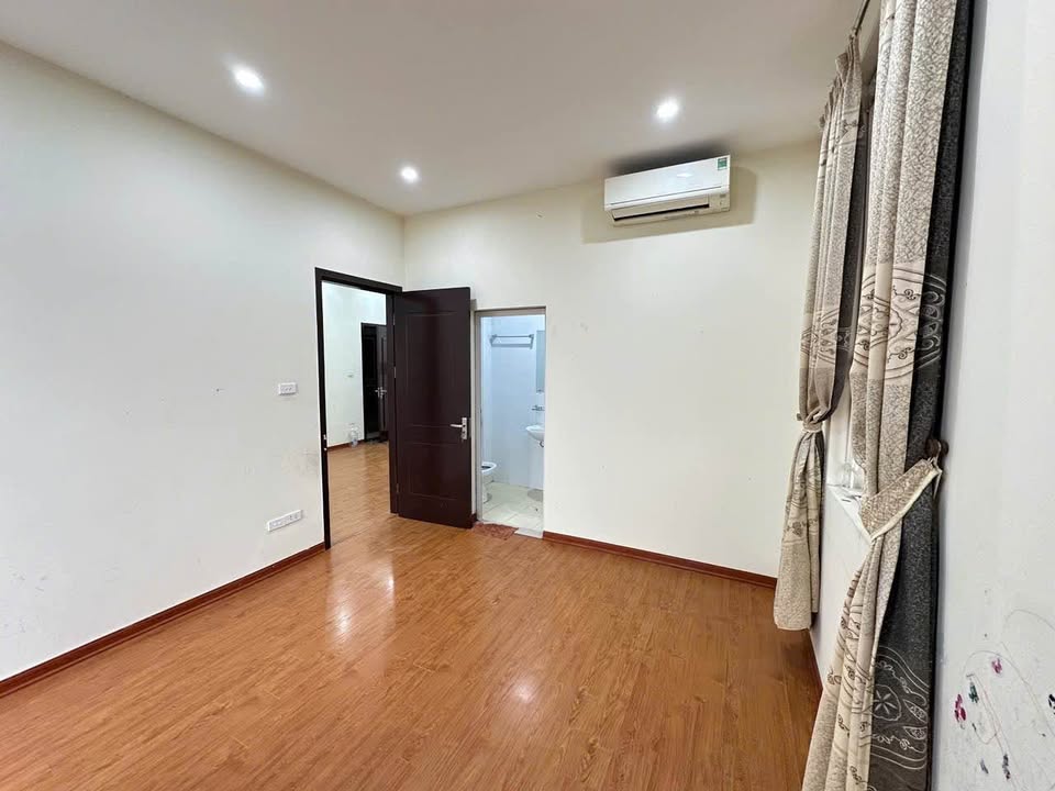 Căn hộ Cầu Giấy 77m² 12.9 triệu - View đẹp A1 Thăng Long