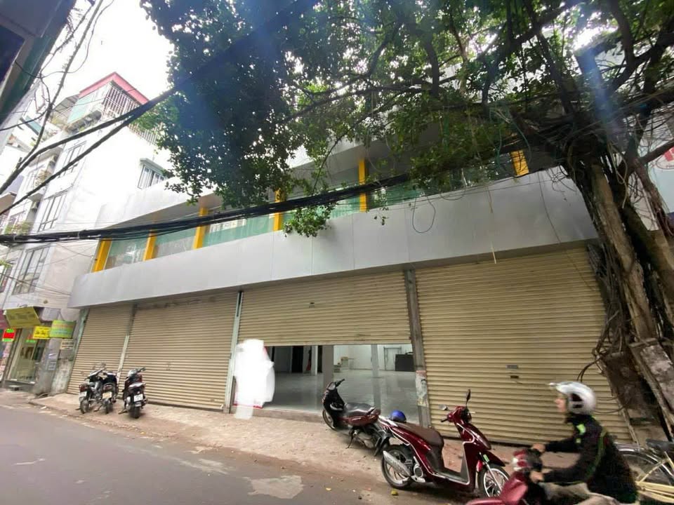 Mặt bằng Kinh doanh Hoàng Quốc Việt 80m² x 5T – Vị trí Vàng, Sẵn Sàng Cho Thuê