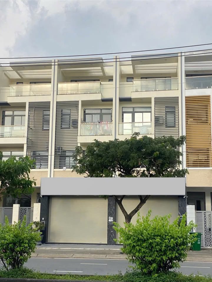 Nhà Phố Mặt Tiền Phạm Hùng, Bình Chánh - 200m², 4 Tầng, Sổ Hồng Riêng