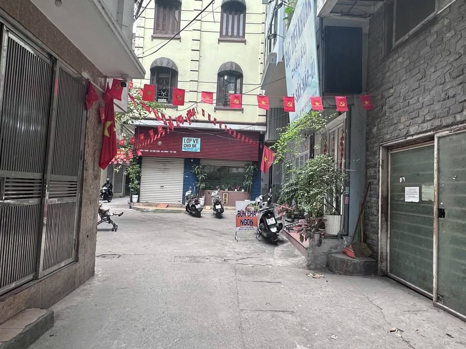 Nhà 4 Tầng Đội Cấn, Ba Đình 25m² - Sổ Đỏ Vuông Đẹp