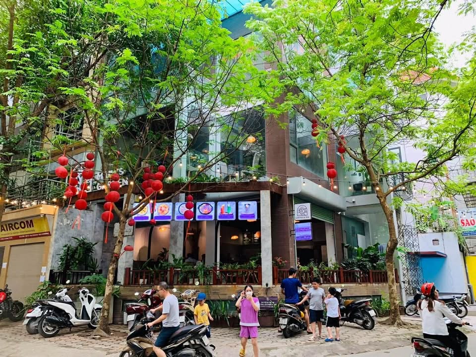 Nhà Phố Hoàng Quốc Việt, Cầu Giấy 120m² - Mặt tiền kinh doanh đắc địa!