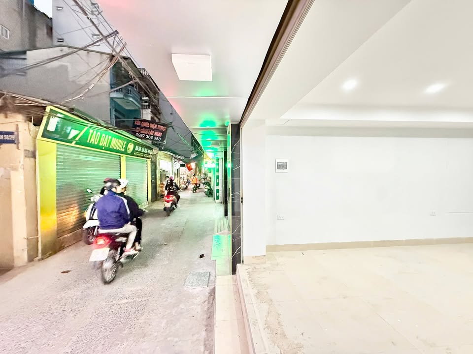 Mặt bằng kinh doanh 30m² Nguyễn Khánh Toàn, Cầu Giấy - Giá 8 triệu/tháng
