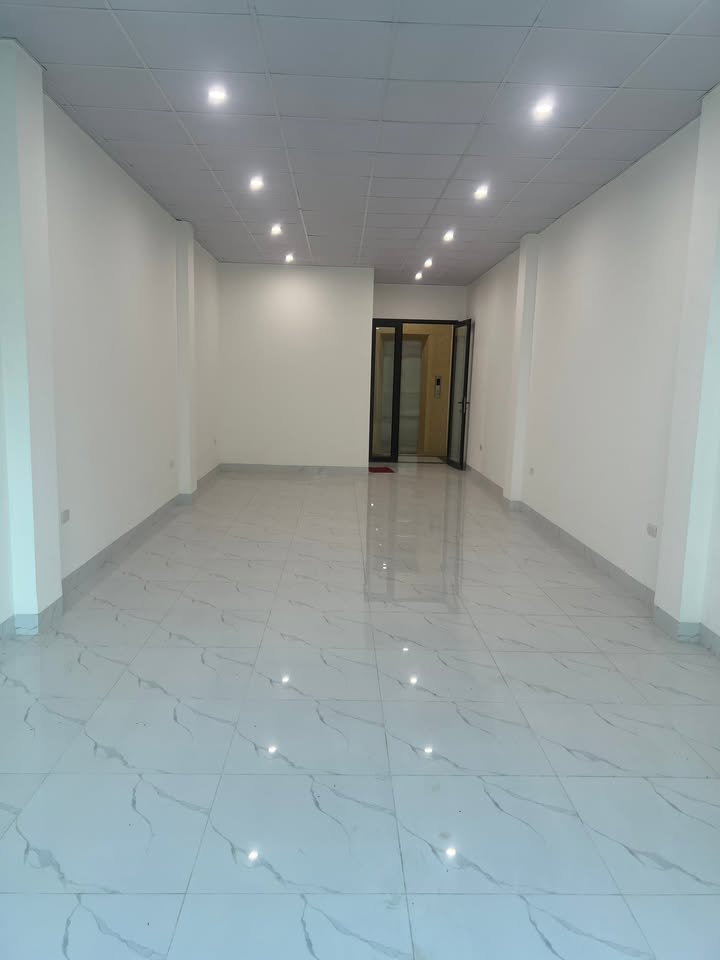 Cho Thuê Văn Phòng 4 Tầng Mặt Tiền Đại Lộ Thăng Long, An Khánh - 65m²