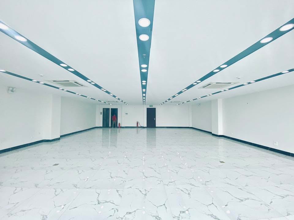 Cho thuê văn phòng 200m² mặt đường Cầu Giấy - Sẵn sàng làm việc