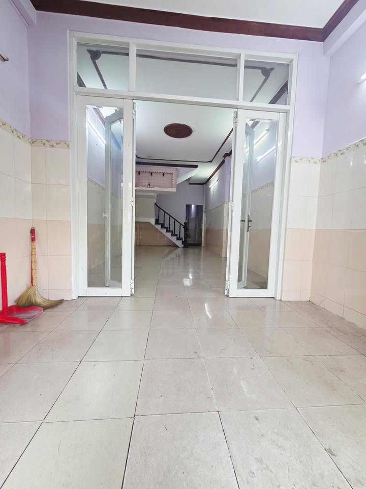 Nhà Mặt Tiền Quận Tân Phú 72m² - Mặt Tiền Kinh Doanh
