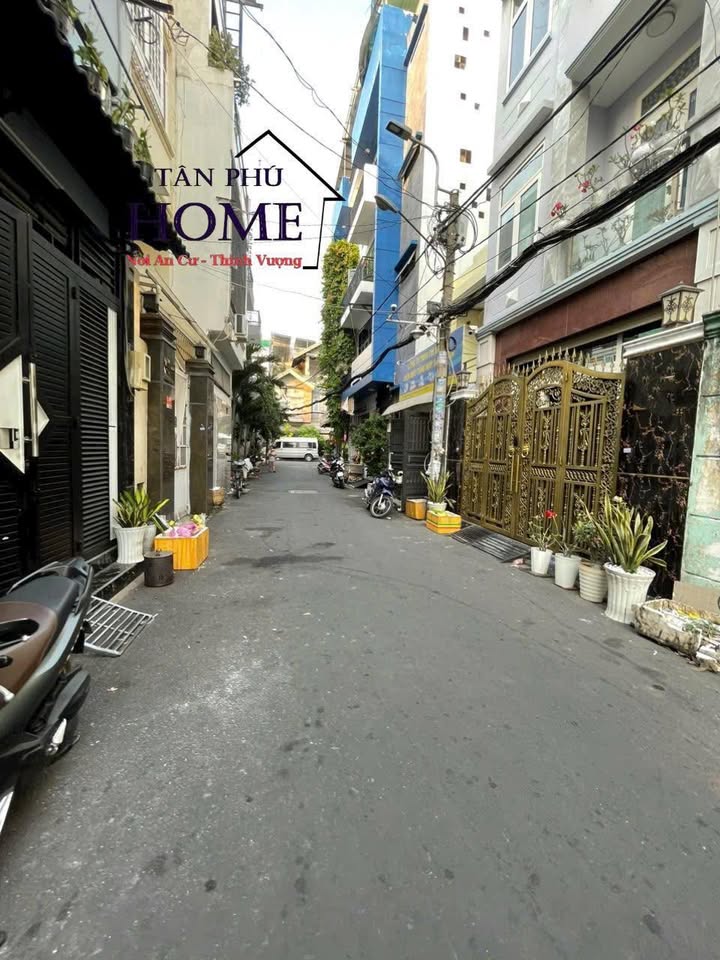 Nhà Hẻm 7m Tân Phú 64m² giá 13 triệu - Ô tô vào tận nhà!
