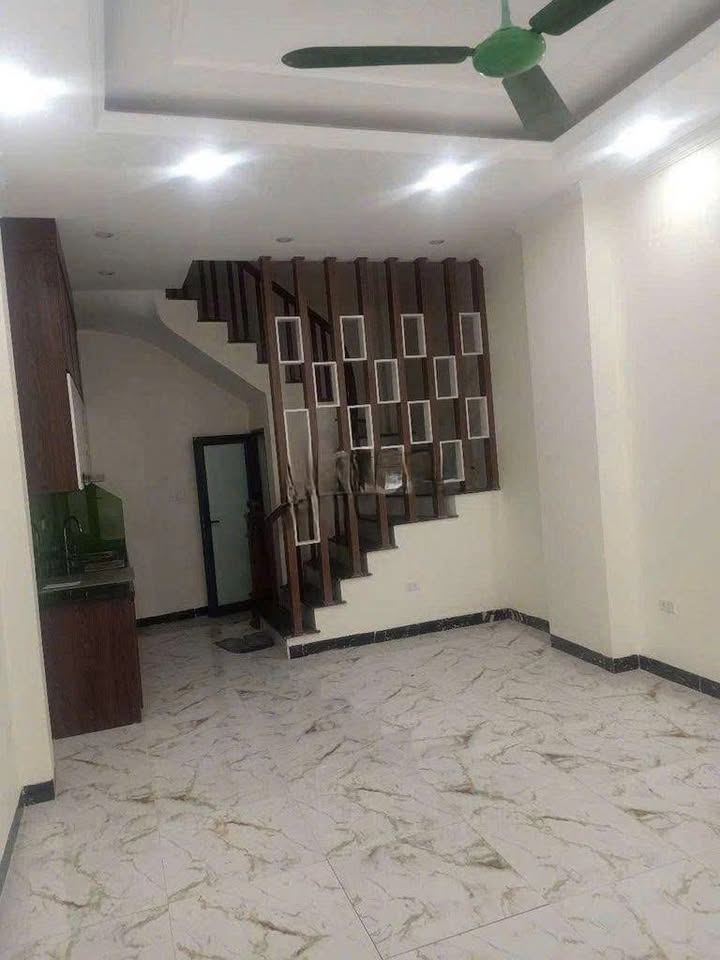 Nhà nguyên căn 5 tầng Ngõ 12 Ỷ La, Hà Đông 35m² - Sẵn sàng ở ngay!
