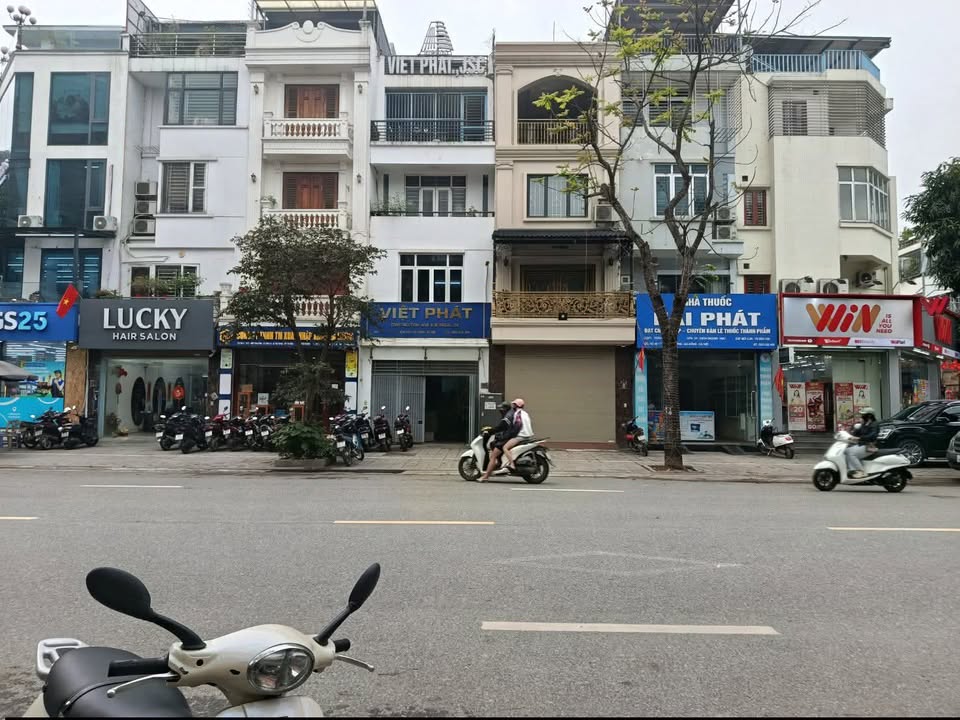 Nhà liền kề Văn Phú Hà Đông 70m² giá 18.5 tỷ - Ô tô vào tận nhà