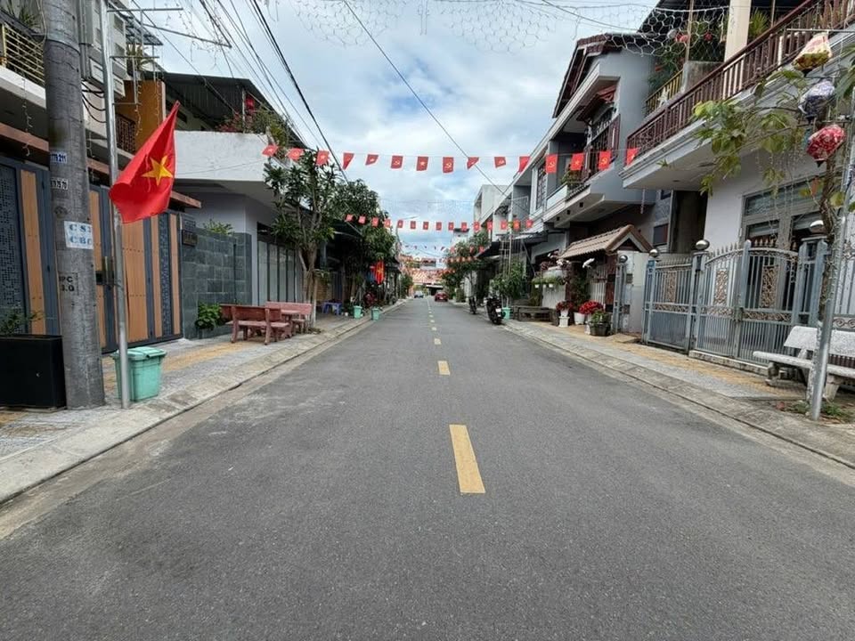 Đất nền Đà Nẵng 90m² tặng nhà C4 - Vị trí đẹp, gần biển Sơn Thủy!